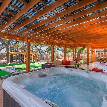 סן אנטוניו Luxurious Home With Hot Tub & Tree Deck By 6Flags מראה חיצוני תמונה
